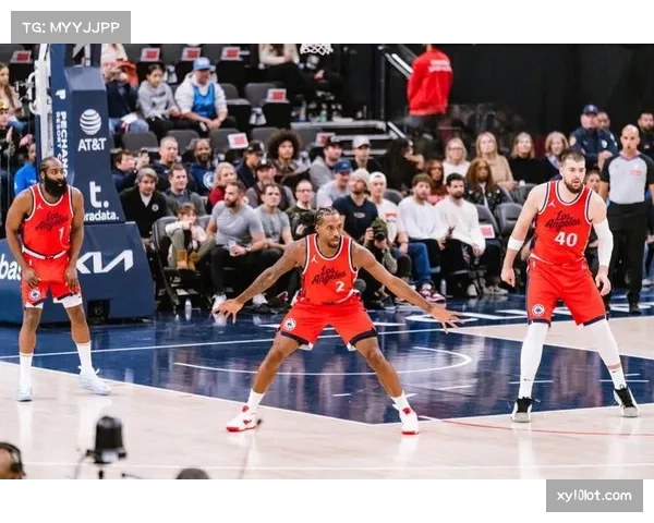 快船莱昂纳德策应能力提升 遭遇包夹时送出8次助攻完美盘活全队进攻